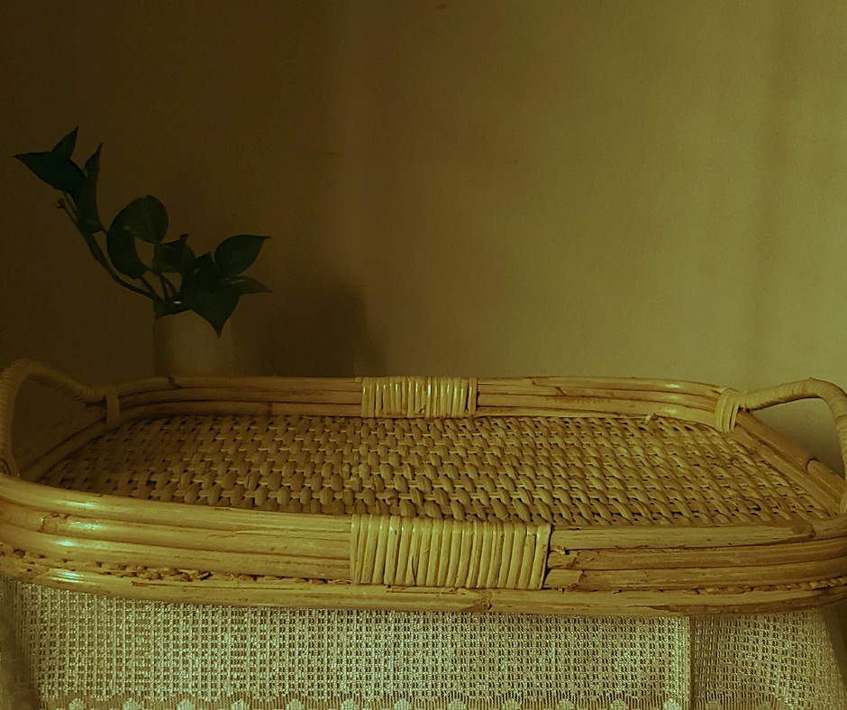 বেতের লম্বা ট্রে